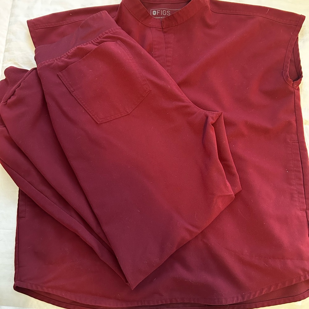 XS Rafaela Burgundy Figs Scrub Top with Small Zamora Skinny Jogger Scrub bottoms